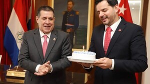 Tras ser destituido por Peña, Olmedo se muestra con Cartes