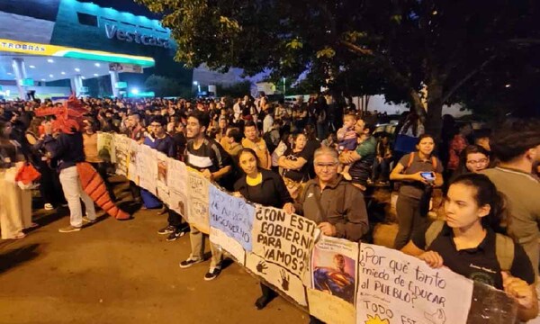 En varias facultades sigue el paro y hoy se reúnen con Gobierno – Prensa 5