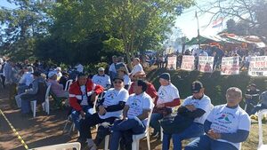 Dirigentes de exobreros de la Itaipu se reunieron con el director Lucho Zacarías - La Clave