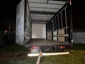 Mediante GPS, localizan camión que había sido robado con mercaderías - trece