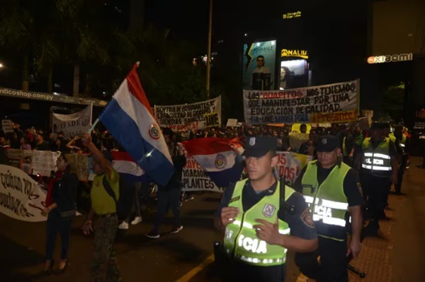 Estudiantes denuncian agresiones de militares en Puente de la Amistad