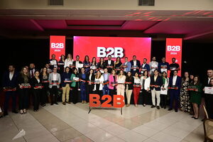 Las empresas premian a las mejores en la gala anual de los premios B2B - Revista PLUS