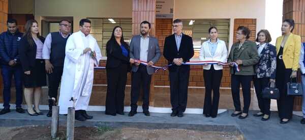 Inauguran una sala de aula y galería en el Colegio Nacional "Don Florencio Acevedo" - Radio Imperio 106.7 FM