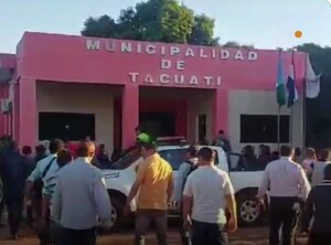 Pobladores trancaron suba salarial de concejales de Tacuati