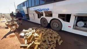 Bus que salió de Asunción rumbo a Florianópolis cae con una tonelada de droga - Nacionales - ABC Color