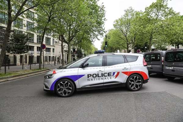 Muere de un infarto una niña tras el asalto con cuchillo cerca de su instituto en Francia - Mundo - ABC Color