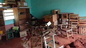 Escuela y colegio en peligro de derrumbe moviliza a la comunidad educativa - Nacionales - ABC Color