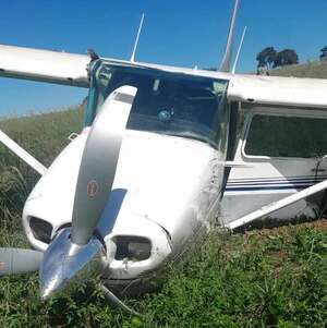 Encuentran avioneta boliviana abandonada en Caazapá: sospechan de un accidente y buscan a tripulante - Policiales - ABC Color