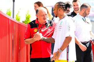 Versus / Hamilton tiene "el perfil que faltaba" en Ferrari, dice el jefe de la Scuderia