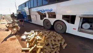 Bus que salió de Asunción rumbo a Florianópolis cae con una tonelada de droga - Radio Imperio 106.7 FM