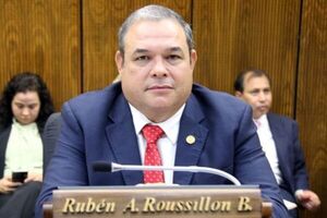 Sobreseen al diputado Rubén Roussillón en causa por lesión de confianza 