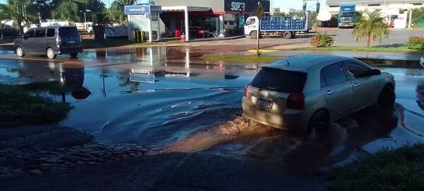 Avenida principal de San Antonio está bajo agua - Nacionales - ABC Color