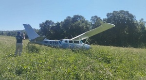 Hallan avioneta boliviana abandonada en zona rural de Caazapá