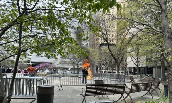 Hombre se prendió fuego mientras Trump enfrentaba juicio en Nueva York