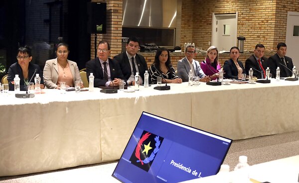 Gobierno y estudiantes desarrollan diálogo para garantizar continuidad de programas financiados por Fonacide - .::Agencia IP::.