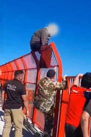 Logran impedir que un joven se quite la vida en el Puente Héroes del Chaco