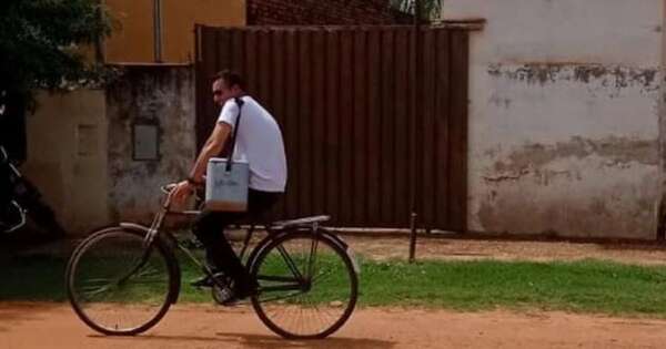 Diario HOY | Ejemplo de servicio en Concepción: realiza vacunaciones casa por casa en bici