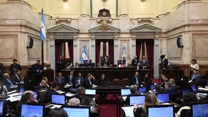 Polémica en Argentina por aumento de salarios de senadores en plena crisis