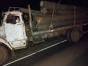 Aparatoso accidente involucra a camiones de gran porte en Fram - Policiales - ABC Color