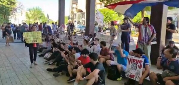 No hubo acuerdo entre estudiantes y representantes del gobierno sobre arancel cero - La Tribuna