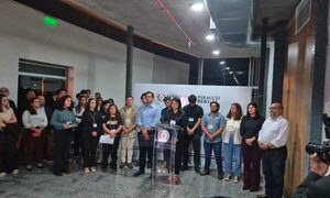 Autoridades del Gobierno y estudiantes universitarios firman carta de compromiso