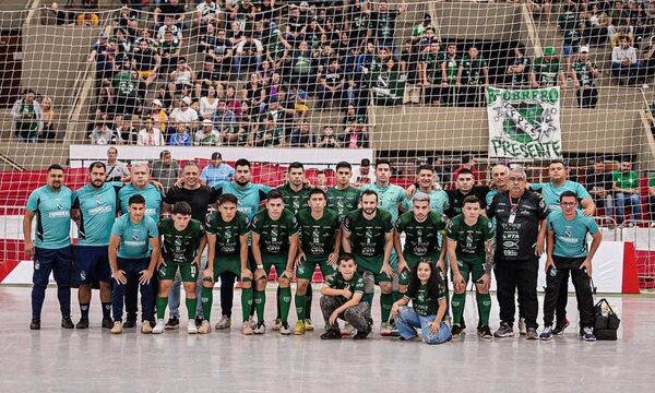 Paranaense gana y se ilusiona con el título