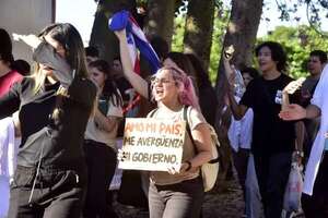 Hambre Cero: Gobierno instala mesa de trabajo, pero estudiantes seguirán protestas - Nacionales - ABC Color
