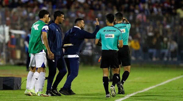 Versus / Desde el 2 de Mayo: El arbitraje "mató" el partido y ayudó a Cerro para ganar