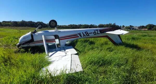 ¡Nde tarova! Cae avioneta en el aeropuerto Silvio Pettirossi