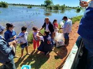 Asistencia a familias afectadas por inundaciones llegó a Tacuaras y Guazucuá - .::Agencia IP::.