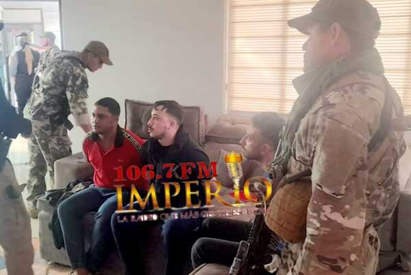 Brasileños son detenidos con potente armamento durante allanamiento de la SENAD - Radio Imperio 106.7 FM