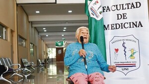 Con 85 años se inscribió para estudiar Medicina