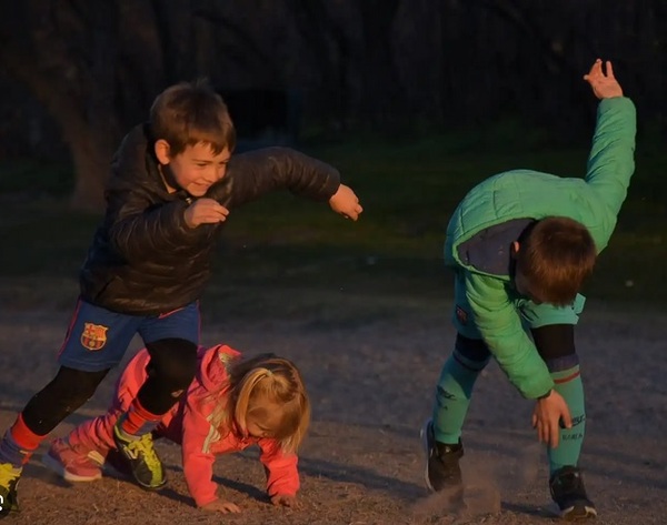 HECHOS PARANORMALES: Niños jugando en la calle