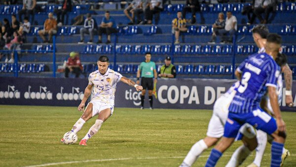 Versus / ¡Para encuadrar! El tremendo golazo de Rodi Ferreira ante Sol