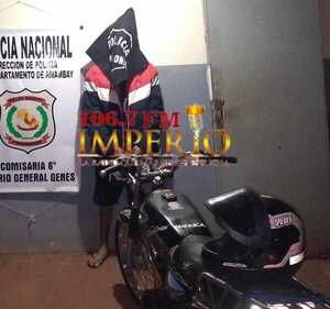 Policía detiene a un joven por ocasionar ruidos molestos con una moto indocumentada - Radio Imperio 106.7 FM