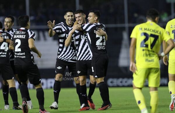 Libertad saca del camino a Trinidense y vuelve a alejarse de Cerro