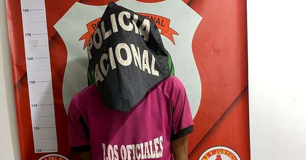 La Nación / Detienen a joven por robo de mercaderías