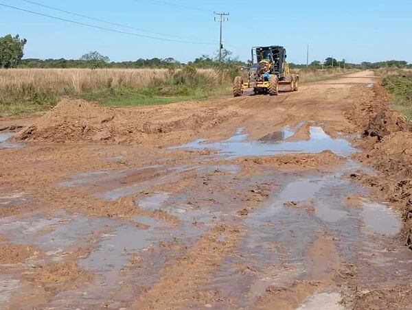 Intensifican arreglos de caminos en Yabebyry - Nacionales - ABC Color