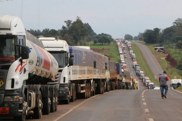 Descontentos camioneros anuncian posible paro por precio de fletes - La Tribuna