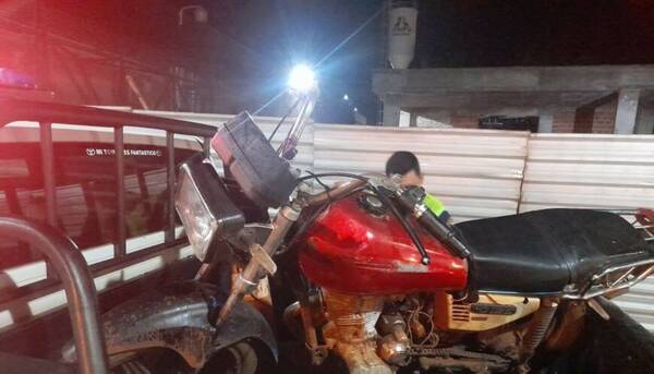 Mala suerte: cayó de su moto y ñanderejaite anga