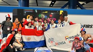 Jóvenes paraguayos se suben al podio en mundial de robótica en EEUU