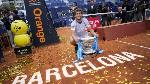 Ruud se venga de Tsitsipas y se corona por primera vez en Barcelona