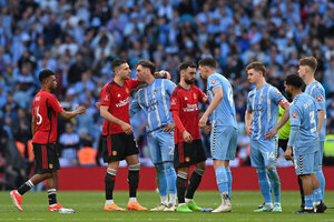 Versus / En un partido de locos, el United sufrió hasta el último momento para eliminar al Coventry