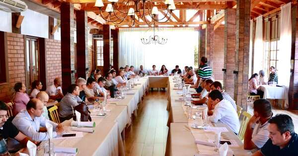 La Nación / Intendentes de Itapúa articulan planes para distritos más vulnerables