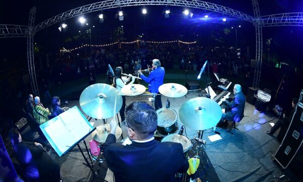 Brillo y emoción en apertura del ciclo «Música en el Parque» por cincuentenario de ITAIPU