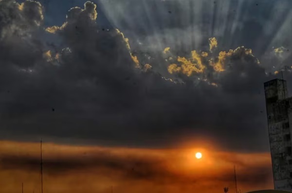 Meteorología anuncia lunes cálido con chaparrones y tormentas