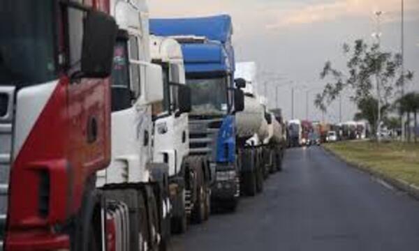 Camioneros irían a paro desde el martes si sus reclamos no son escuchados