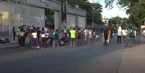 Indígenas cierran avenida Artigas y exigen atención del Indi - Nacionales - ABC Color