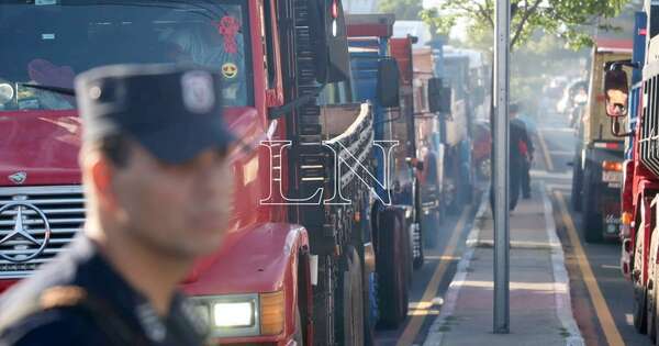 La Nación / Camioneros definen mañana si van a un paro nacional