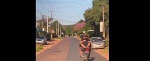 [VIDEO] Sin protección: Filman a romanticones en una posición hot a bordo de una motocicleta